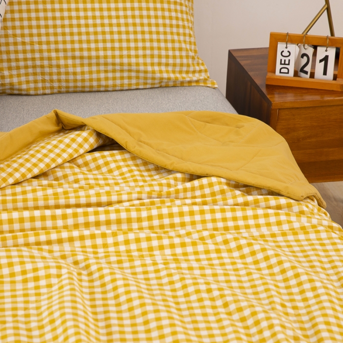 91家纺网 家纺一手货源 找家纺 天瑜 2024新款棉花芯色织水洗棉夏被 姜黄小格