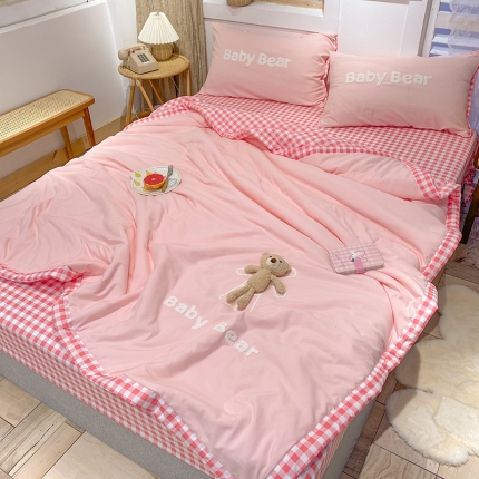 91家纺网 家纺一手货源 找家纺 2022水洗棉刺绣小熊夏被四件套 绣花毛巾绣被子空调被薄被芯