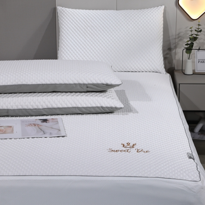 91家纺网 家纺一手货源 找家纺 （总）新月家纺 2022新款冰豆豆蕾丝网布款凉感席凉席三件套