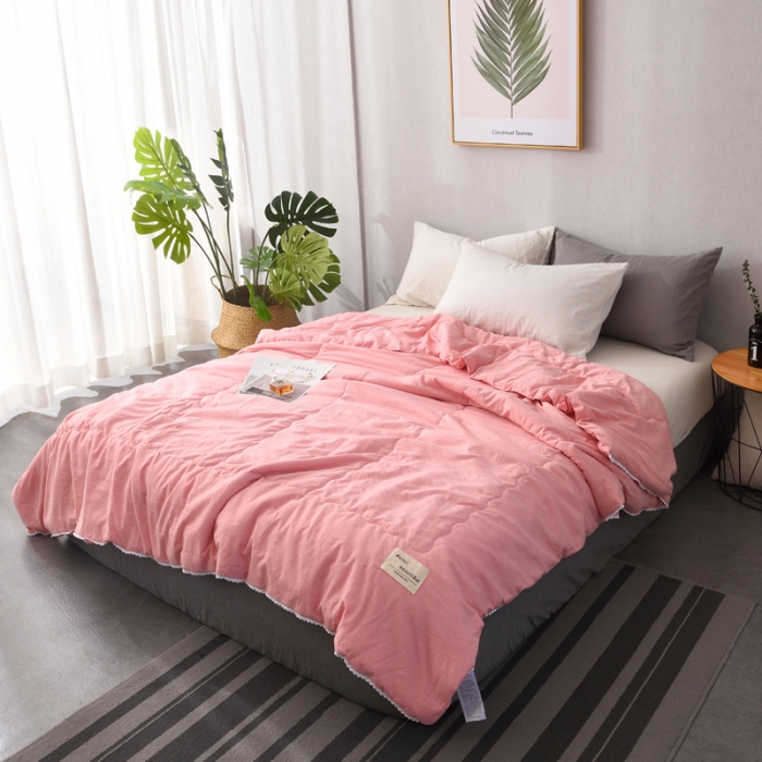 91家纺网 家纺一手货源 找家纺 德芙 2023新款水洗棉斜纹夏被 西瓜红