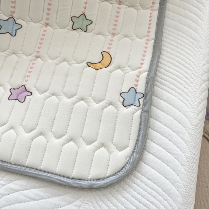 91家纺网 家纺一手货源 找家纺 慕尚 小清新床席款乳胶席三件套（带氨纶0.5mm） 星月熊兔