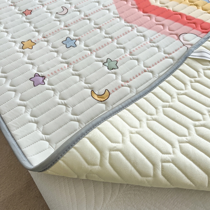 91家纺网 家纺一手货源 找家纺 慕尚 小清新床席款乳胶席三件套（带氨纶0.5mm） 星月熊兔