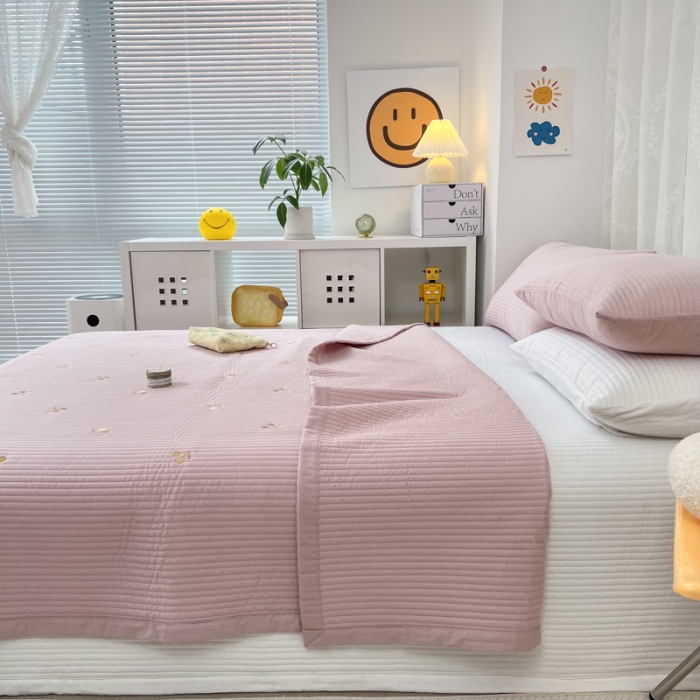 91家纺网 家纺一手货源 找家纺 漫调 2022新款直边款全棉刺绣夏被床盖樱桃豆沙