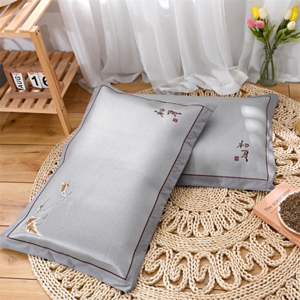 91家纺网 家纺一手货源 找家纺 2022新款刺绣凉席枕头荞麦枕头芯48*74CM成人颈椎枕