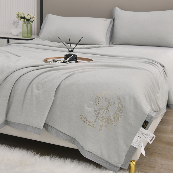 91家纺网 家纺一手货源 找家纺 21度c 2023新款天丝夏被四件套直播夏凉被空调被 天丝-月鹿冷灰色