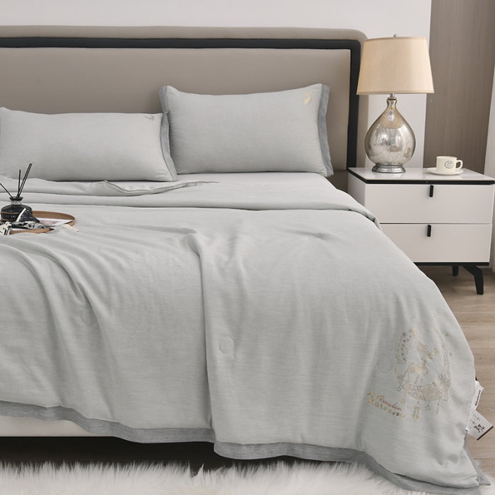 91家纺网 家纺一手货源 找家纺 21度c 2023新款天丝夏被四件套直播夏凉被空调被 天丝-月鹿冷灰色