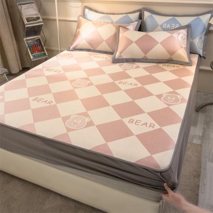 91家纺网 家纺一手货源 找家纺 卡初家居2022新款1500D提花床笠款凉席三件套小熊维尼粉