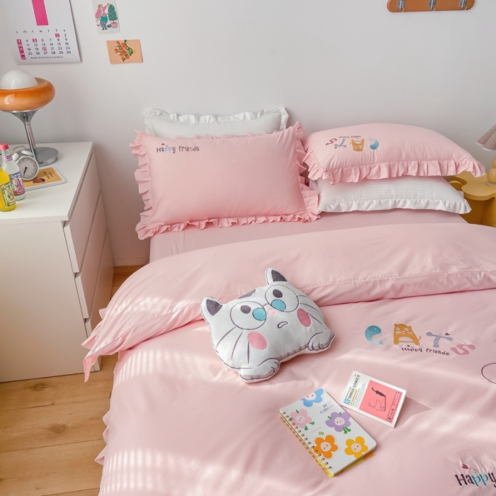 91家纺网 家纺一手货源 找家纺 凡客 新款全棉色织水洗棉贴布绣花边四件套 快乐萌猫-粉