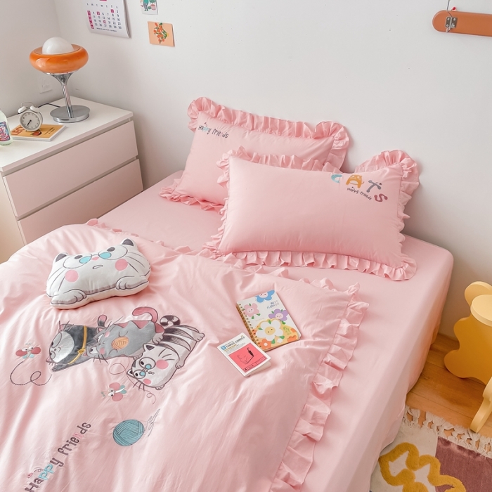 91家纺网 家纺一手货源 找家纺 凡客 新款全棉色织水洗棉贴布绣花边四件套 快乐萌猫-粉
