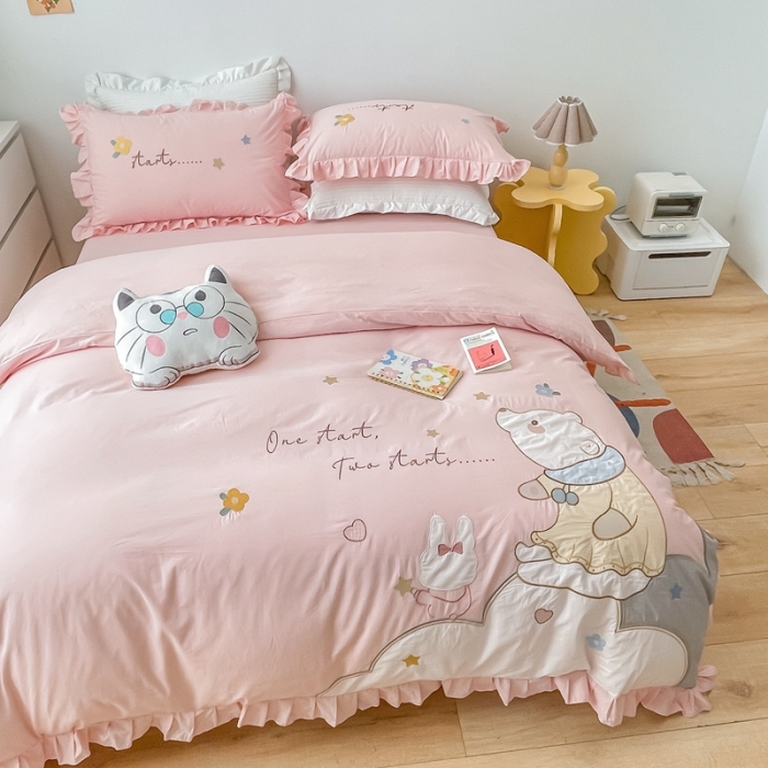 91家纺网 家纺一手货源 找家纺 凡客 新款全棉色织水洗棉贴布绣花边四件套 童年伙伴-粉