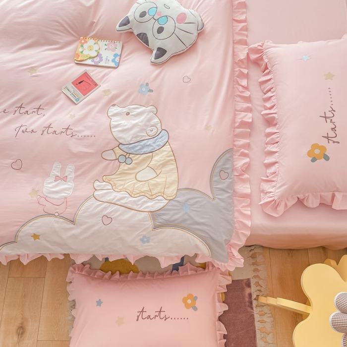 91家纺网 家纺一手货源 找家纺 凡客 新款全棉色织水洗棉贴布绣花边四件套 童年伙伴-粉