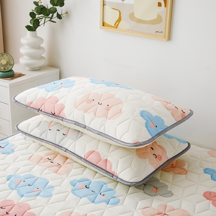 91家纺网 家纺一手货源 找家纺 纽缦 2022新款凉感丝乳胶凉席卡通系列床单款 云朵朵