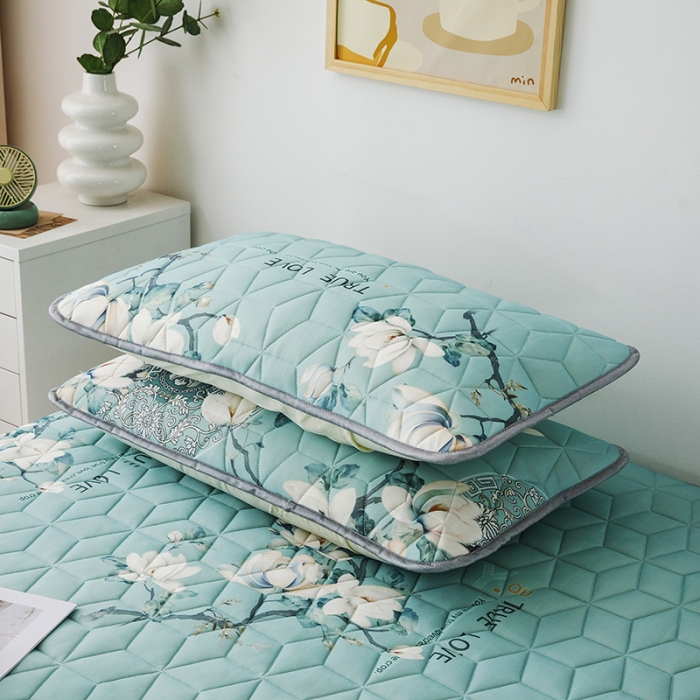 91家纺网 家纺一手货源 找家纺 纽缦 2022新款凉感丝乳胶凉席卡通系列床单款 幽梦