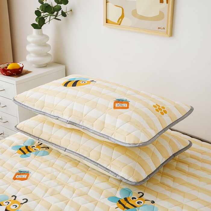 91家纺网 家纺一手货源 找家纺 纽缦 2022新款凉感丝乳胶凉席卡通系列床单款 小蜜蜂