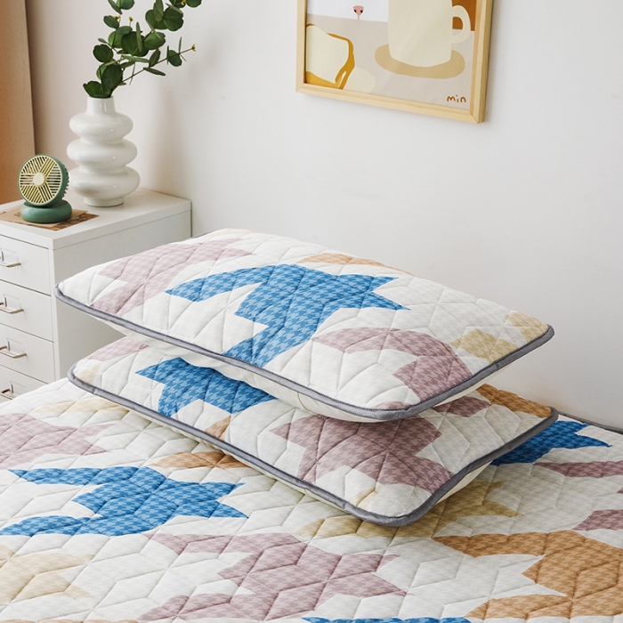 91家纺网 家纺一手货源 找家纺 纽缦 2022新款凉感丝乳胶凉席卡通系列床单款 千鸟格