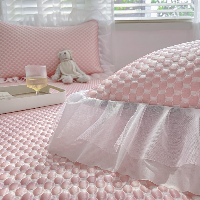 91家纺网 家纺一手货源 找家纺 (总) 眠帛家居  2022春夏爆款冰豆豆凉席床裙款