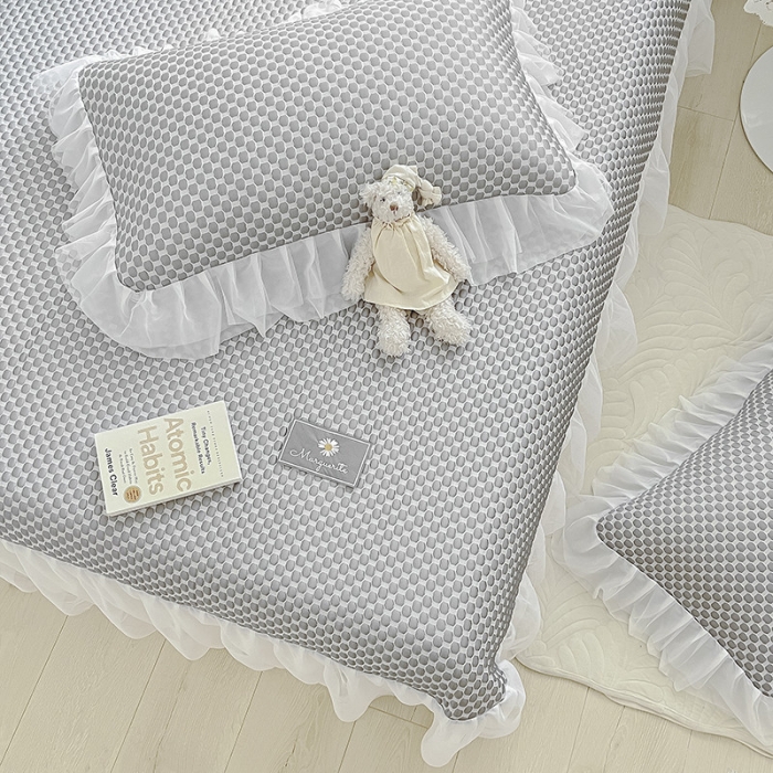 91家纺网 家纺一手货源 找家纺 眠帛家居  2022春夏爆款冰豆豆凉席床裙款 公主灰