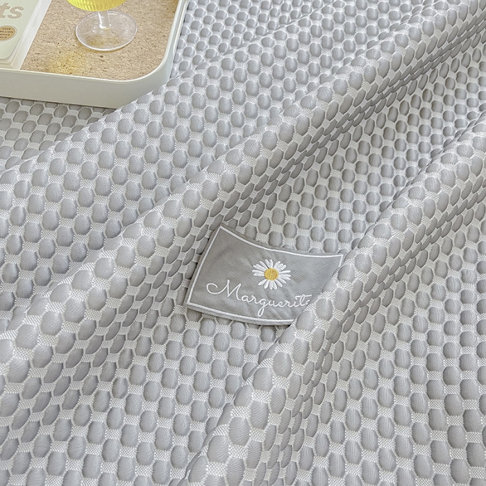 91家纺网 家纺一手货源 找家纺 眠帛家居  2022春夏爆款冰豆豆凉席床裙款 公主灰