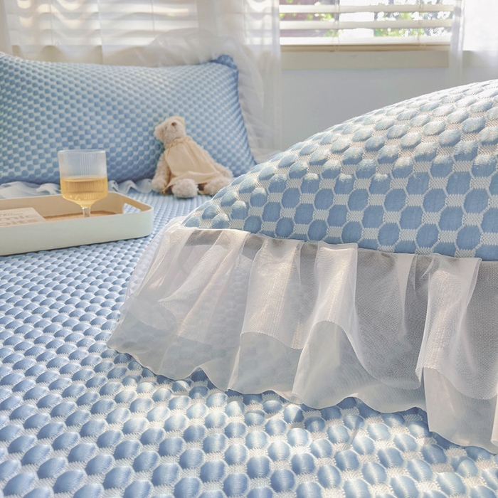 91家纺网 家纺一手货源 找家纺 眠帛家居  2022春夏爆款冰豆豆凉席床裙款 公主蓝