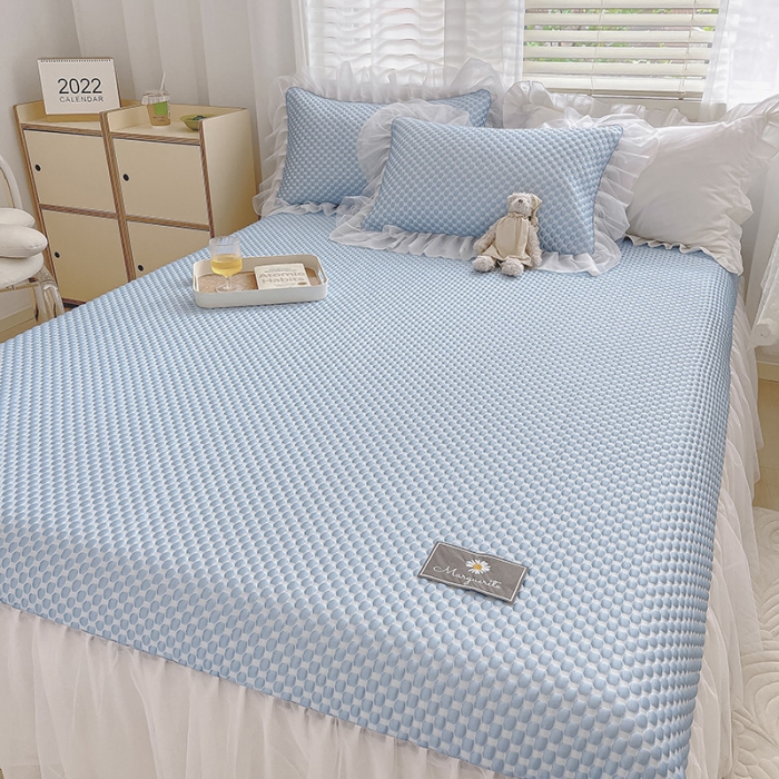 91家纺网 家纺一手货源 找家纺 眠帛家居  2022春夏爆款冰豆豆凉席床裙款 公主蓝