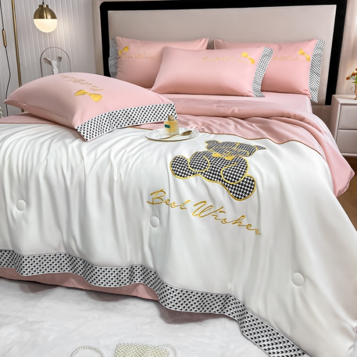 91家纺网 家纺一手货源 找家纺 眠帛家居 2022新款元气熊刺绣夏被四件套 元气熊粉