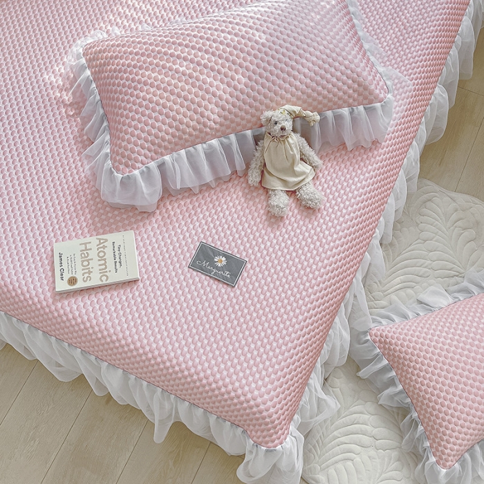 91家纺网 家纺一手货源 找家纺 吾秀冰豆豆席凉感软席床裙公主冰丝席三件套冰凉感豆豆席凉席公主粉