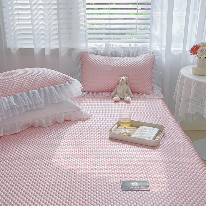 91家纺网 家纺一手货源 找家纺 吾秀冰豆豆席凉感软席床裙公主冰丝席三件套冰凉感豆豆席凉席公主粉