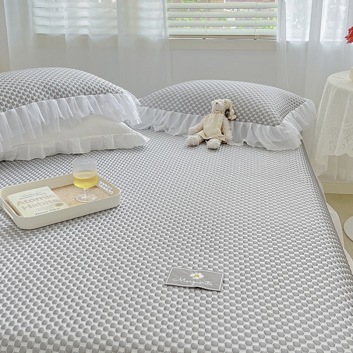 91家纺网 家纺一手货源 找家纺 吾秀冰豆豆席凉感软席床裙公主冰丝席三件套冰凉感豆豆席凉席公主灰