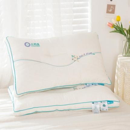 91家纺网 家纺一手货源 找家纺 其乐 2023新款小奶皮舒柔枕 白色线条护颈枕