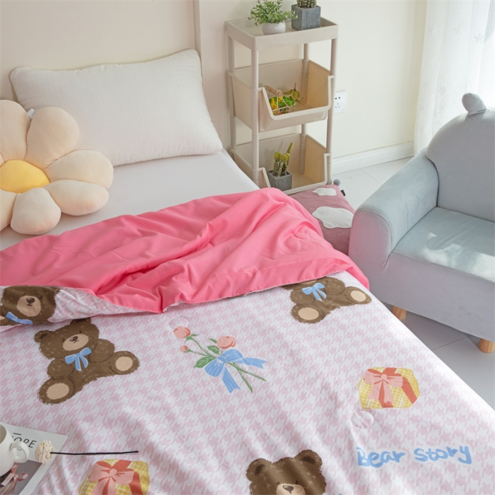 91家纺网 家纺一手货源 找家纺 畅销被业 2022水洗棉印花被夏被 抱抱熊