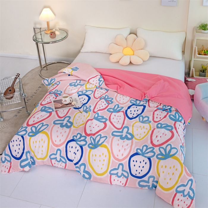 91家纺网 家纺一手货源 找家纺 畅销被业 2022水洗棉印花被夏被 大草莓