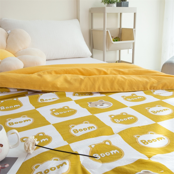 91家纺网 家纺一手货源 找家纺 畅销被业 2022水洗棉印花被夏被 可爱熊