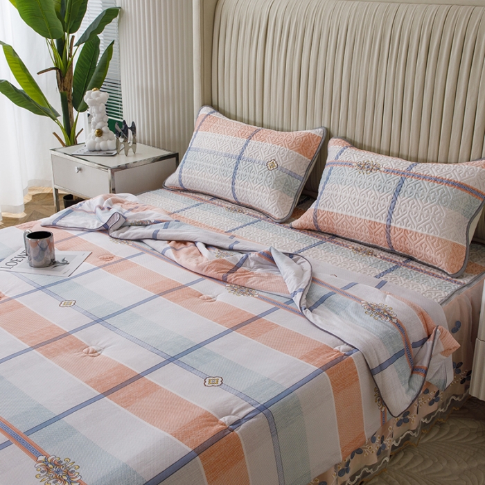 91家纺网 家纺一手货源 找家纺 纽缦 2022新款凉感丝乳胶凉席花卉夏被床裙四件套 大方格