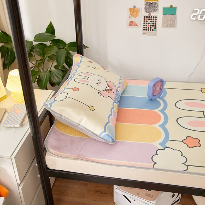 91家纺网 家纺一手货源 找家纺 世爵 2022新款数码印花学生冰丝席 彩虹兔