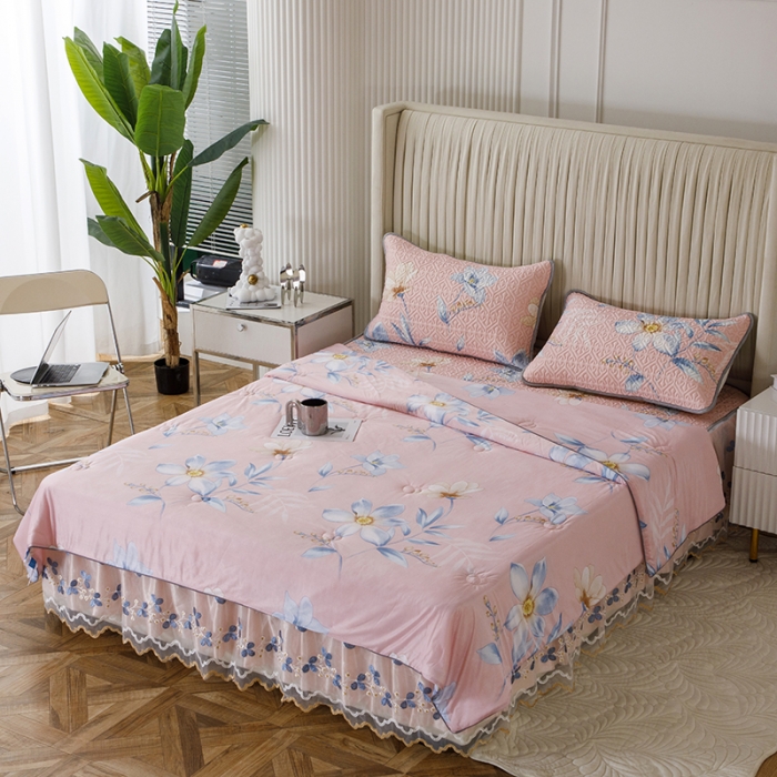 91家纺网 家纺一手货源 找家纺 纽缦 2022新款凉感丝乳胶凉席花卉夏被床裙四件套 花间粉