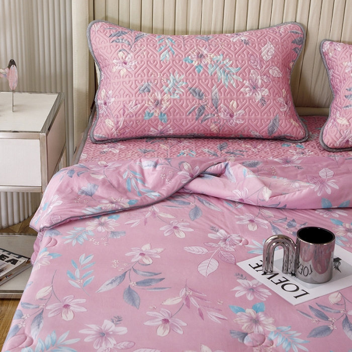 91家纺网 家纺一手货源 找家纺 纽缦 2022新款乳胶凉席花卉夏被床裙四件套 花间柔梦-粉
