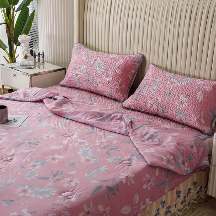 91家纺网 家纺一手货源 找家纺 纽缦 2022新款乳胶凉席花卉夏被床裙四件套 花间柔梦-粉