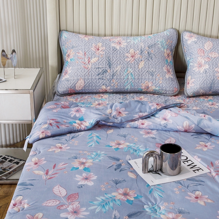 91家纺网 家纺一手货源 找家纺 纽缦 2022新款乳胶凉席花卉夏被床裙四件套 花间柔梦-兰