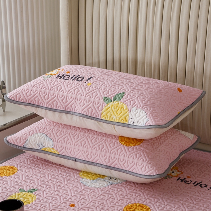 91家纺网 家纺一手货源 找家纺 纽缦 2022新款凉感丝乳胶凉席花卉夏被床裙四件套 柠檬熊粉