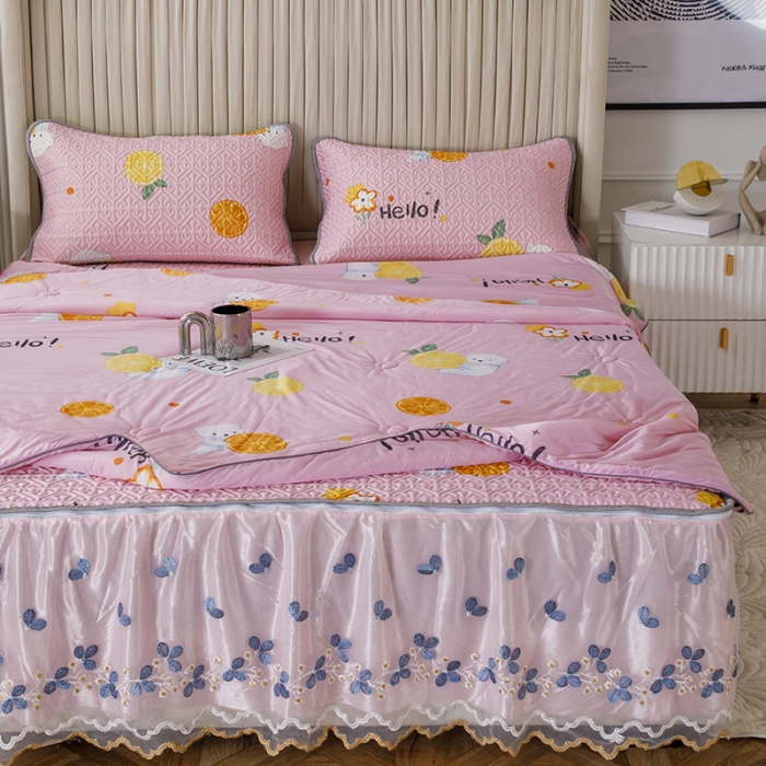 91家纺网 家纺一手货源 找家纺 纽缦 2022新款凉感丝乳胶凉席花卉夏被床裙四件套 柠檬熊粉