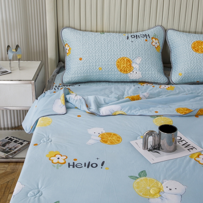 91家纺网 家纺一手货源 找家纺 纽缦 2022新款凉感丝乳胶凉席花卉夏被床裙四件套 柠檬熊蓝