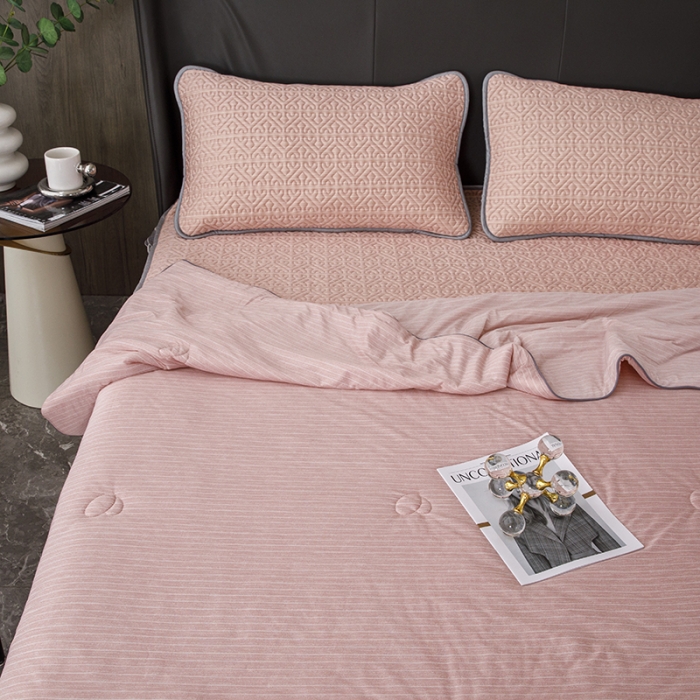 91家纺网 家纺一手货源 找家纺 纽缦2022新款凉感丝乳胶凉席纯色夏被床裙四件套 肌理纹玉色