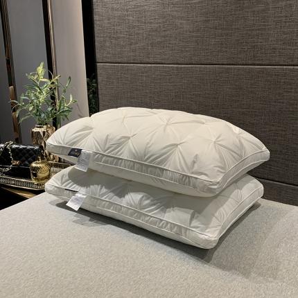 91家纺网 家纺一手货源 找家纺 2022帅露直播爆款保健枕芯枕头纽花羽丝绒枕