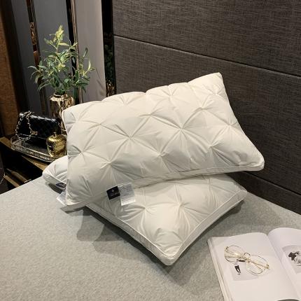 91家纺网 家纺一手货源 找家纺 2022帅露直播爆款保健枕芯枕头纽花羽丝绒枕