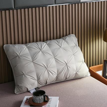 91家纺网 家纺一手货源 找家纺 2022帅露直播爆款保健枕芯枕头纽花羽丝绒枕