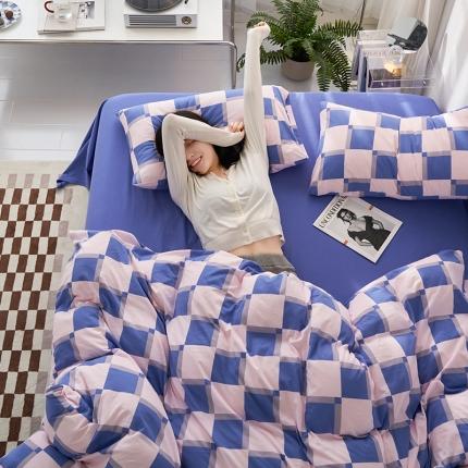 91家纺网 家纺一手货源 找家纺 风向标 2022新款针织棉印花棋盘格四件套 长春花蓝