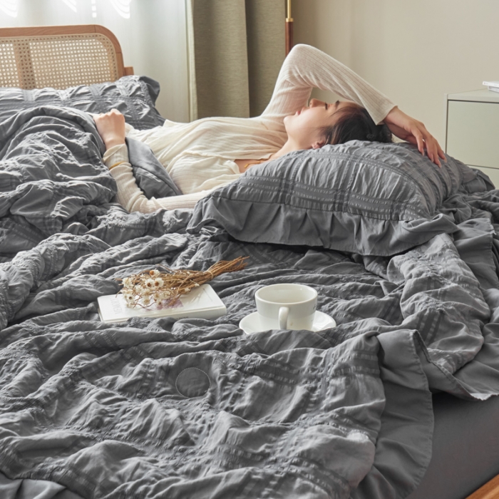 91家纺网 家纺一手货源 找家纺 ab家纺 2023新款水洗棉泡泡纱夏被四件套夏凉被 绅士灰