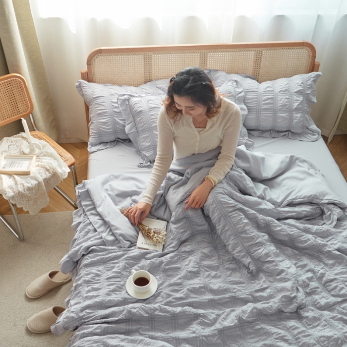 91家纺网 家纺一手货源 找家纺 ab家纺 2023新款水洗棉泡泡纱夏被四件套夏凉被 紫灰