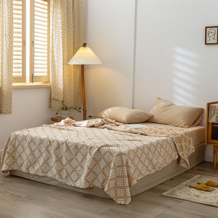 91家纺网 家纺一手货源 找家纺 雯雨 2022新款无印风纱布毛巾被夏被直播方格圆点黄