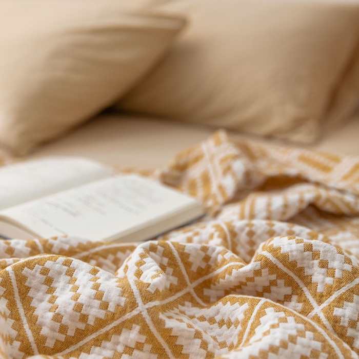 91家纺网 家纺一手货源 找家纺 雯雨 2022新款无印风纱布毛巾被夏被直播方格圆点黄